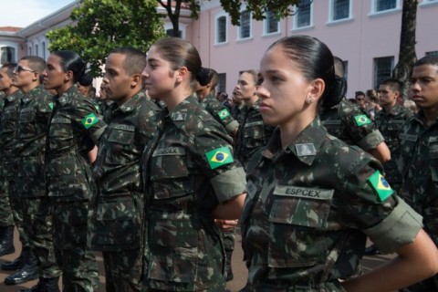 Forças Armadas vão adaptar instalações para receber 1,5 mil mulheres; alistamento começa em janeiro